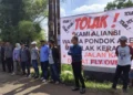 Aliansi Warga Pondok Aren melakukan aksi protes terhadap rencana pembangunan fly over | Dok.TU