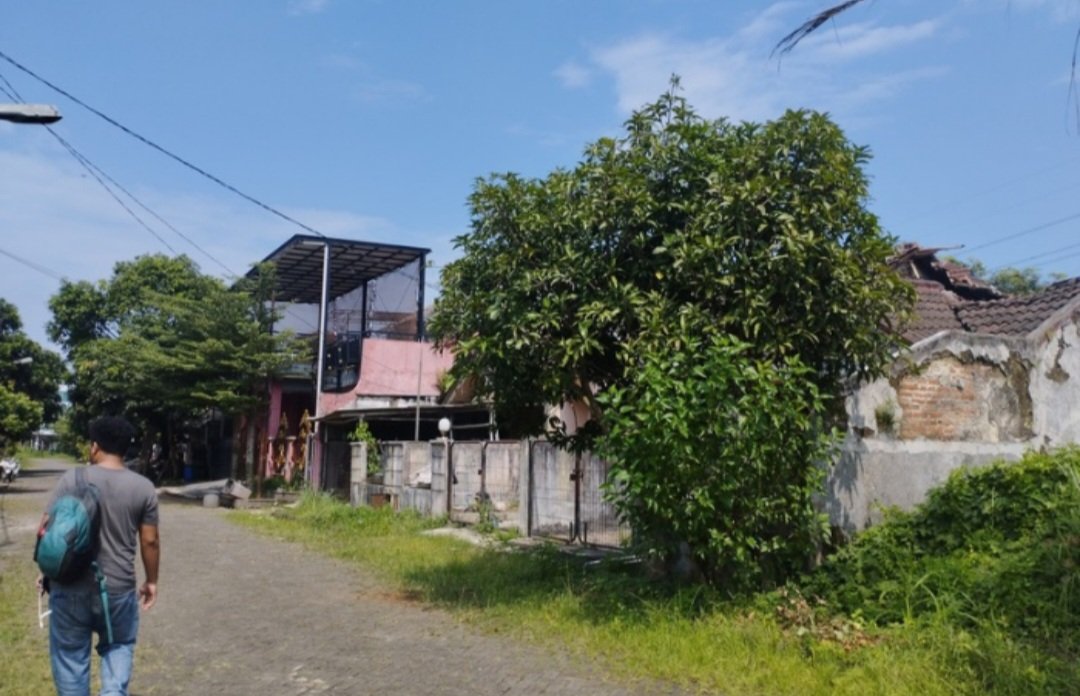 Beberapa bangunan di Perumahan PWS Kota Tigaraksa Blok AE berpotensi alami sengketa lahan dengan Pemerintah Kabupaten Tangerang | Dok. Tangerangupdate.com