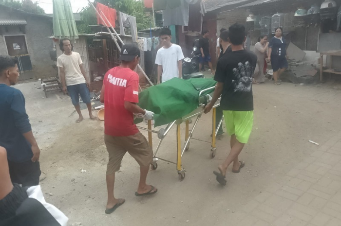 Foto: jenazah korban tenggelam saat dievakuasi ke rumah duka | Dok. Istimewa