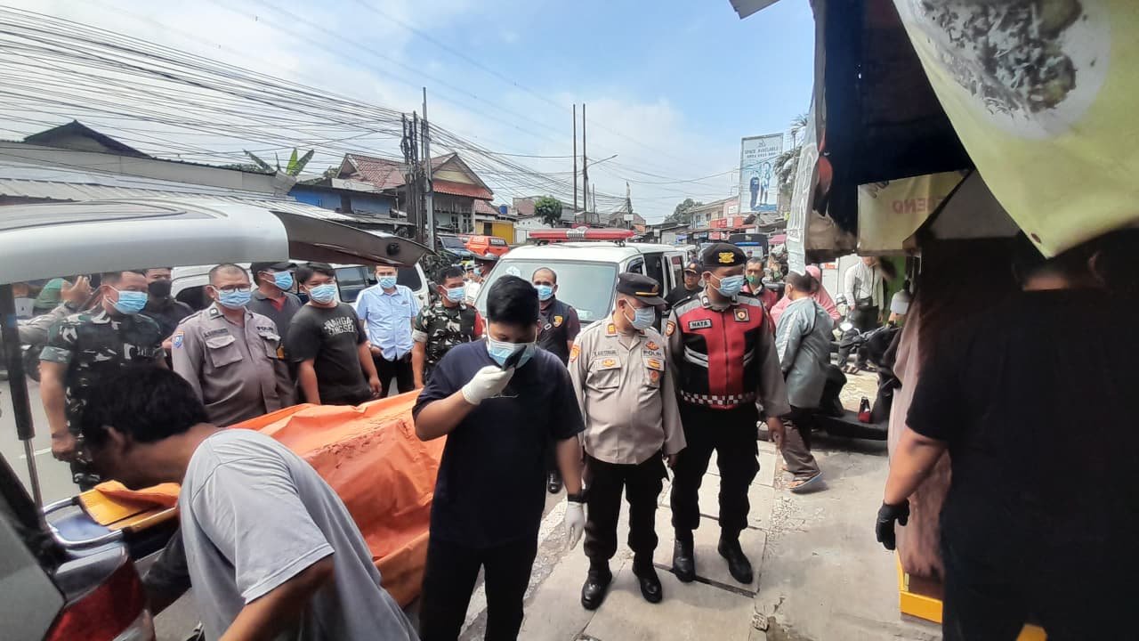 Seorang pria ditemukan meninggal di lapak bubur kawasan Serua, Ciputat, Tangerang Selatan / Foto : Polsek Ciptim