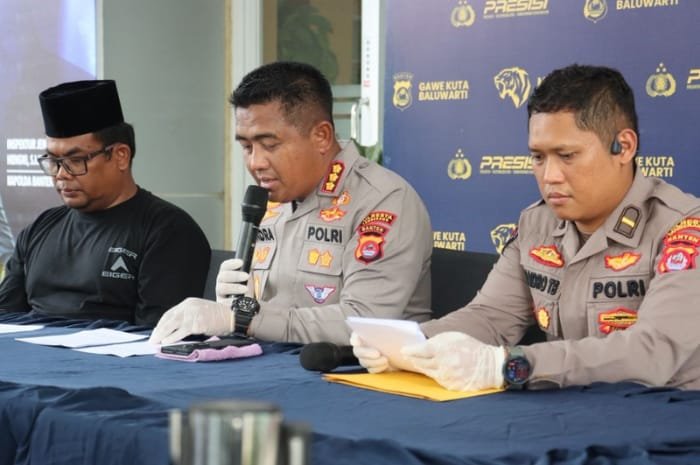Kapolresta Tangerang, Kombes Pol Andi Muhammad Indra Waspada (tengah), saat konferensi pers pengungkapan kasus pencabulan di Tigaraksa | Dok. Istimewa