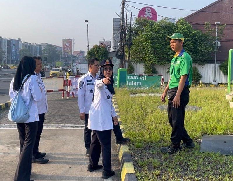 Dinas Perhubungan (Dishub) Kota Tangerang Selatan meninjau lokasi bottleneck atau penyempitan jalan di Jalan Rawabuntu, Kecamatan Serpong, Kamis (7/5/2026).