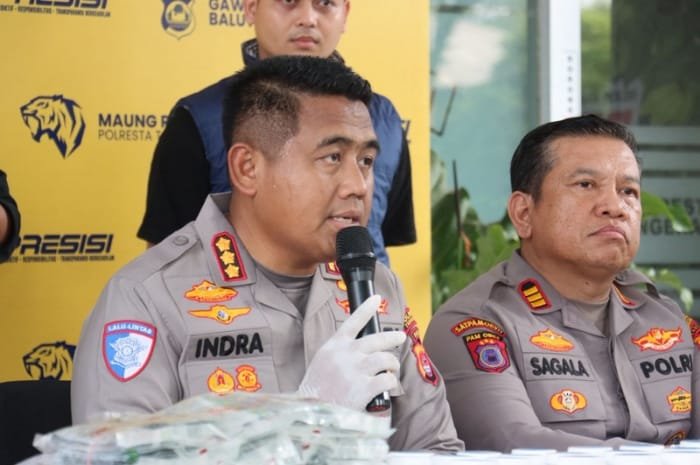 Foto: Kapolresta Tangerang, Kombes Pol Andi Muhammad Indra Waspada Amirullah (kiri) saat konferensi pers pengungkapan peredaran obat keras di Gunung Kaler | Dok. Istimewa