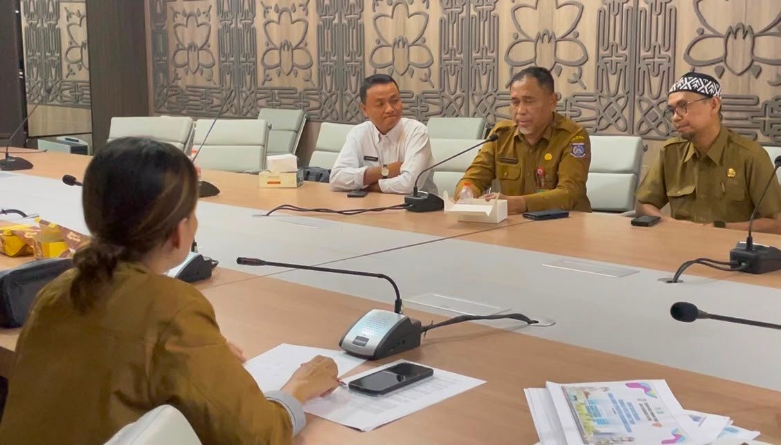 Ket. Gambar : Ketua Komisi 1 Dprd Tangsel Ledy MP. Butar Butar saat Melakukan Klarifikasi kepada BKPSDM Tangsel Wahyudi Leksono / Foto : Juno