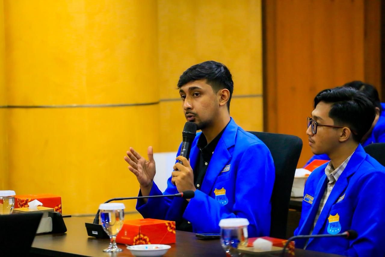 Foto : Ketua Umum PMII Cabang Ciputat, Fauzan Bahasuan(kiri) | Tangerangupdate.com