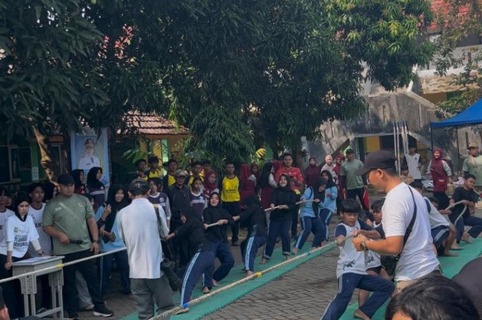 Foto: lomba tarik tambang pada Kejuaraan Olahraga Tradisional Tingkat Provinsi Banten yang digelar di SMA Darussalam | Dok. Tangerangupdate.com