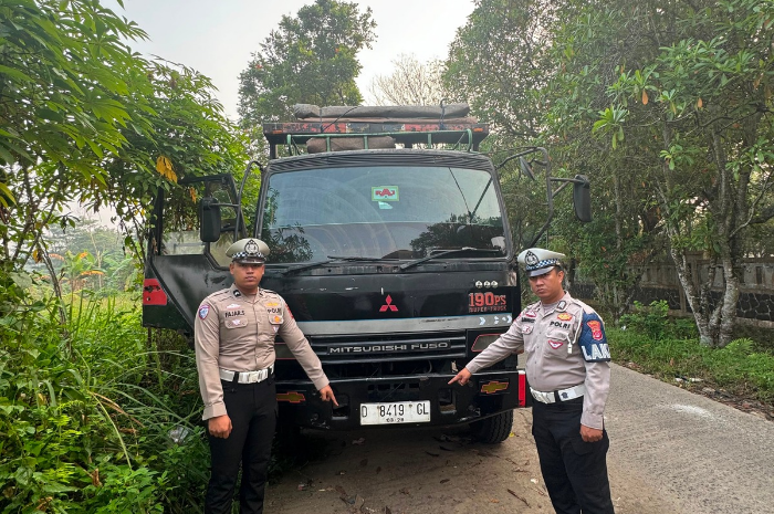 Foto: mobil truk diduga penabrak tokoh Pramuka asal Tangerang di Cikupa | Dok. Istimewa