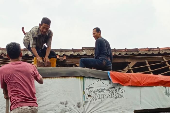 Foto: proses bedah rumah warga Bojong Nangka menggunakan dana mandiri | Dok. Tangerangupdate.com