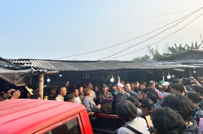 Foto: ketenggangan antara pedagang dan Satpol PP Kabupaten Tangerang sesaat sebelum proses penertiban Pasar Cisoka | Dok. Tangerangupdate.com