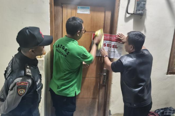 Foto: Satpol PP segel tiga kontrakan diduga dijadikan lokasi prostitusi online di Sepatan Timur | Dok. Istimewa