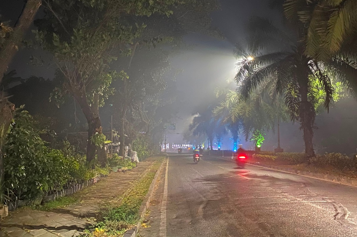 Foto: kabut asap diduga akibat pembakaran liar di Jalan KH Syekh Nawawi | Dok. Tangerangupdate.com