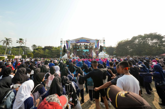 Foto:acara program Pemberdayaan Ekonomi Kerakyatan untuk Indonesia (PEKEN) Jasindo di Alun-alun Pandeglang | Dok. Istimewa