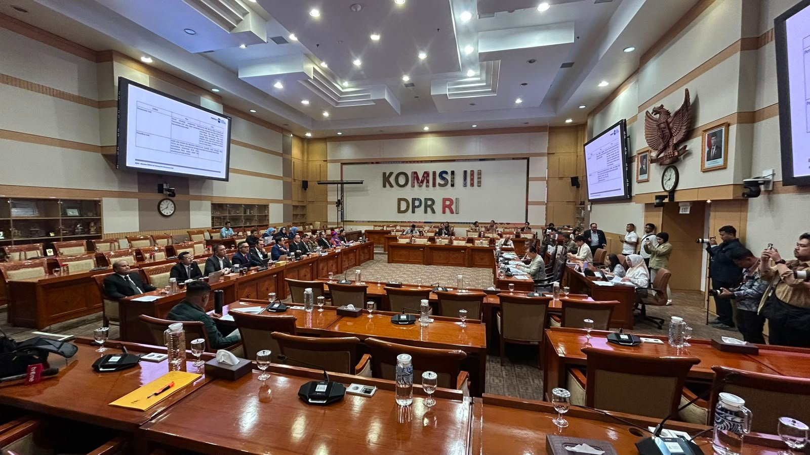 Rapat Komisi III DPR RI dengan para ahli terkait pembahasan RUU Perampasan Aset, Senin (13/7/2026). | Dok. Tangerangupdate