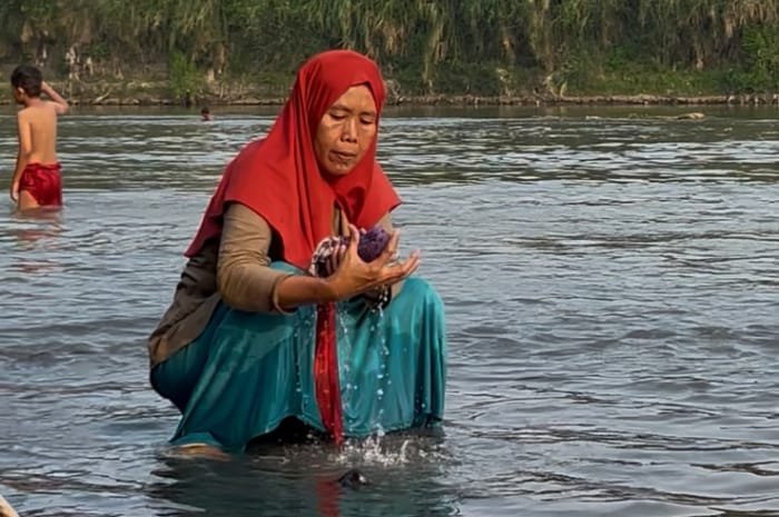 Foto: warga mencuci di bantaran Sungai Cisadane imbas kekeringan | Dok. Tangerangupdate.com