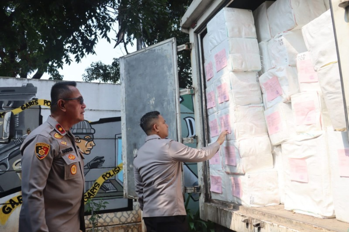 Foto: barang bukti jutaan obat keras ilegal yang berhasil disita Polsek Serpong | Dok. Istimewa