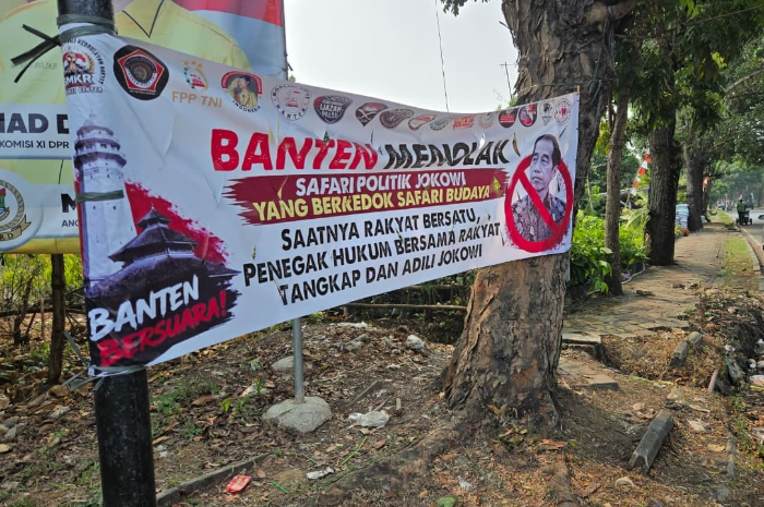 Foto: salah satu spanduk penolakan safari politik mantan Presiden Indonesia Joko Widodo (Jokowi) di Kabupaten Tangerang | Dok. Istimewa